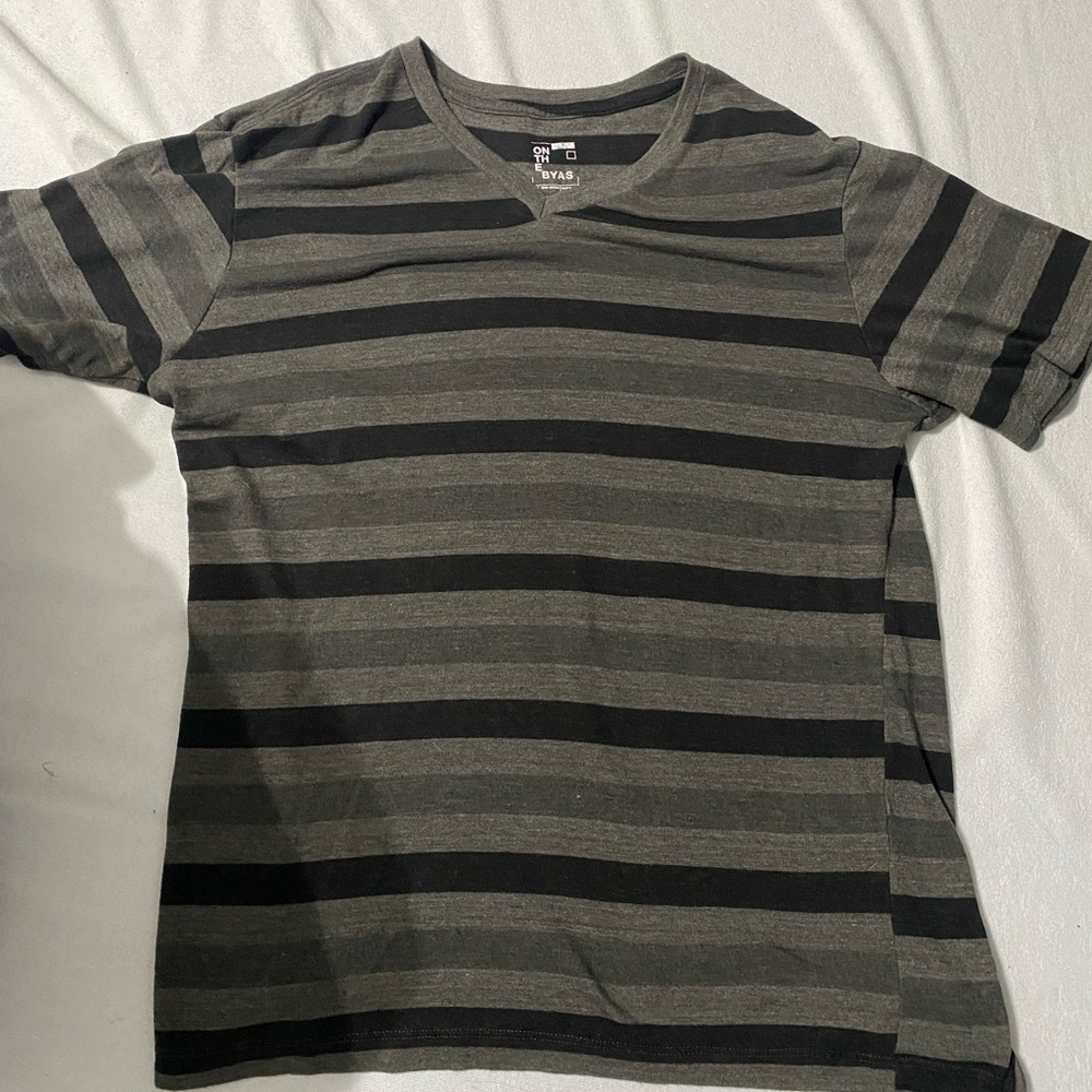 Mens v neck size L